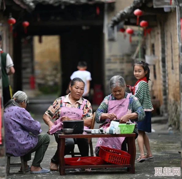 老人二进宫梅开二度的感人情景：重温往昔岁月，携手共度幸福时光，见证爱情的永恒与坚韧