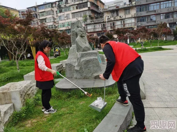 幸福家庭红霞乐敬依：温馨时刻分享，亲子活动增进感情，共同创造美好回忆的快乐生活方式