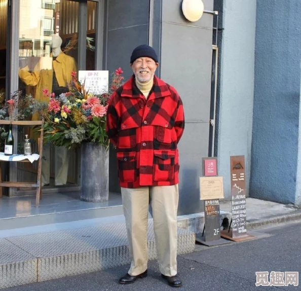 老头japaneseGay老汉：他在社交平台上分享了自己的生活故事，引发网友热议与共鸣，感动无数人