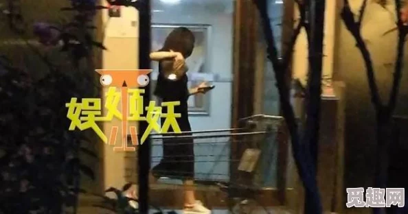 美女靠逼网站引发热议，网友纷纷表示对这种现象的担忧，认为应加强对网络内容的监管与引导
